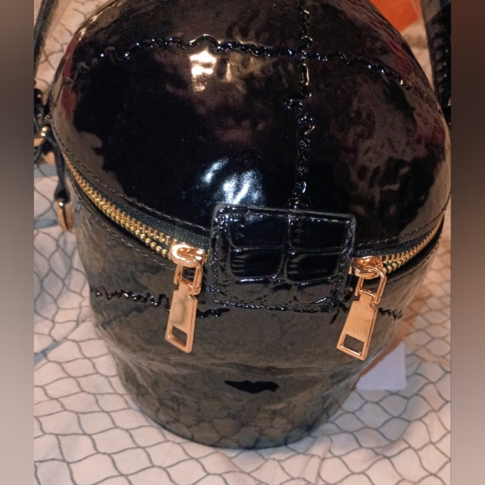 Skull Head Purse,Blk Patent Leather,NWT!crossbody or hand bag Goth Punk Biker - Picture 2 of 11